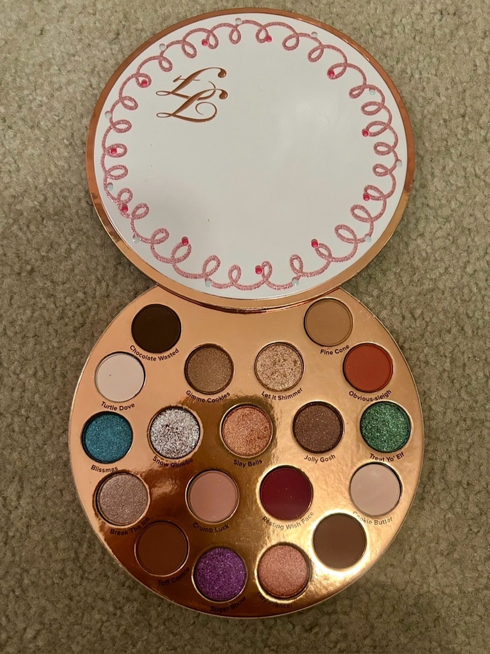 Too Faced *Let It Snow, Girl!* 19 Shade Limited Edition Eyeshadow Palette
